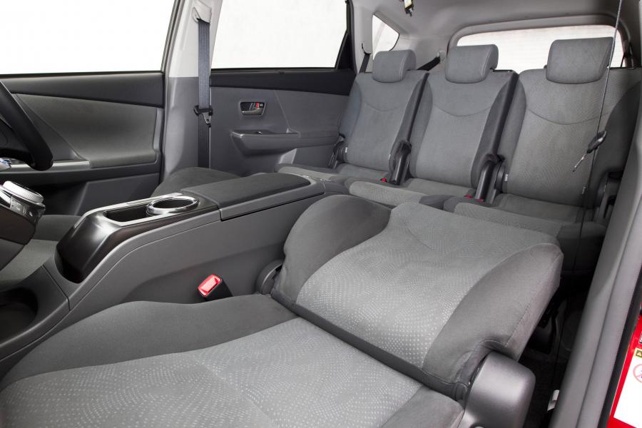  Toyota Prius V 2011 года  (фото 198 из 208)